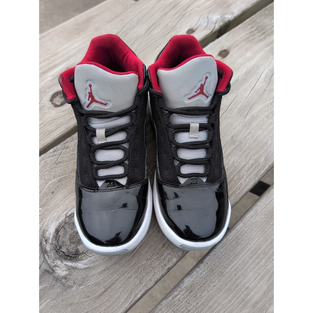 Air Jordan Max Aura 2 Basket Ball Shoes Sneakers Youth 5.5 CN8094-006 Black Red